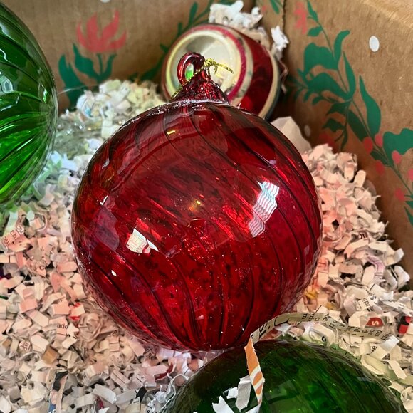 Hand Blown Artisan Red Swirl Large Glass Christmas Ornament 5" - Picture 1 of 1